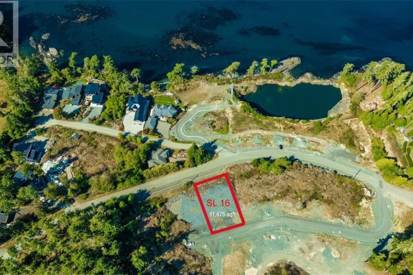 7070 Fisher Rd, Sooke, BC V9Z1A8 Photo 3