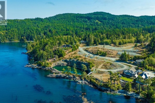 7070 Fisher Rd, Sooke, BC V9Z1A8 Photo 5