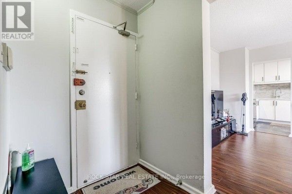 Bedroom 2 - 708 - 10 Sunny Glenway, Toronto, ON M3C2Z3 Photo 4