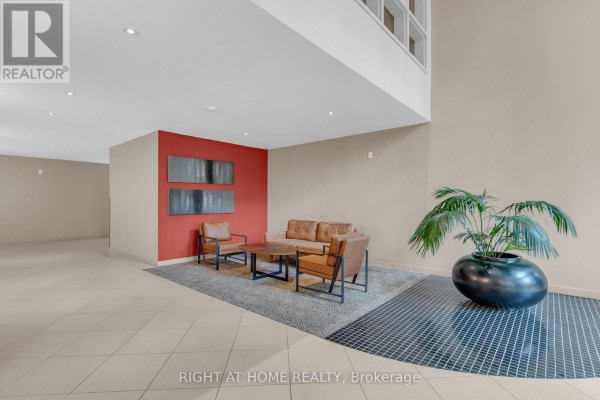 708 - 138 Somerset Street W, Ottawa, ON K2P0A3 Photo 4
