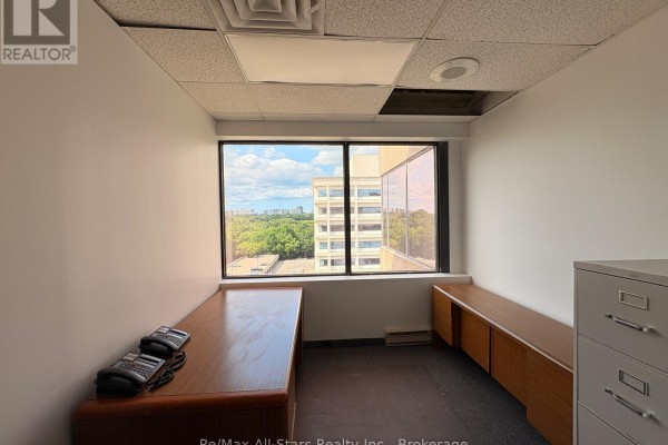 708 - 255 Duncan Mill Road, Toronto, ON M3B3H9 Photo 3