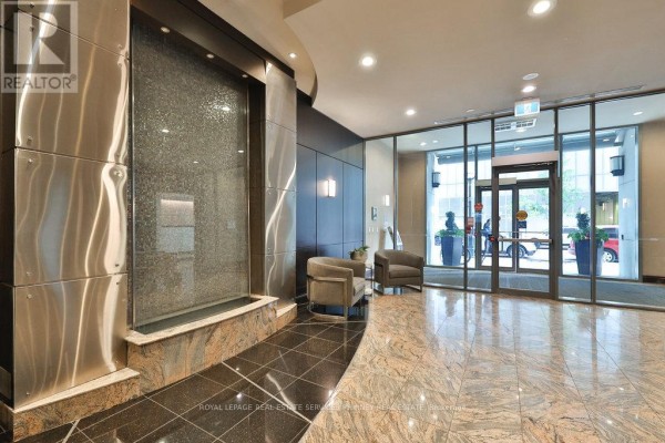 Den - 708 - 30 Grand Trunk Crescent, Toronto, ON M5J3A4 Photo 4