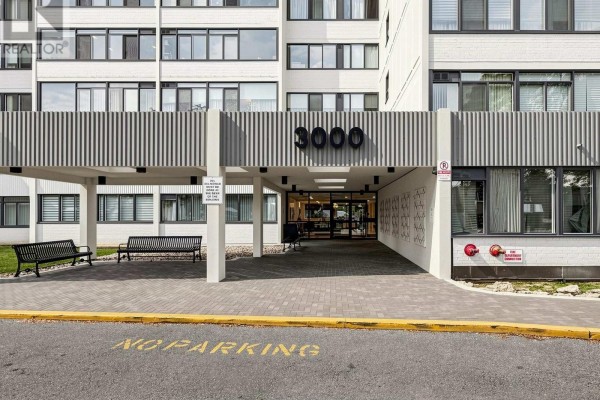 Kitchen - 708 - 3000 Bathurst Street, Toronto, ON M6B3B4 Photo 3