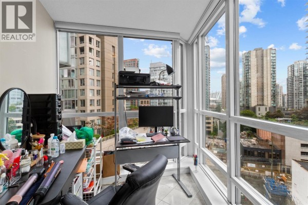 708 833 Seymour Street, Vancouver, BC V6B0G4 Photo 3