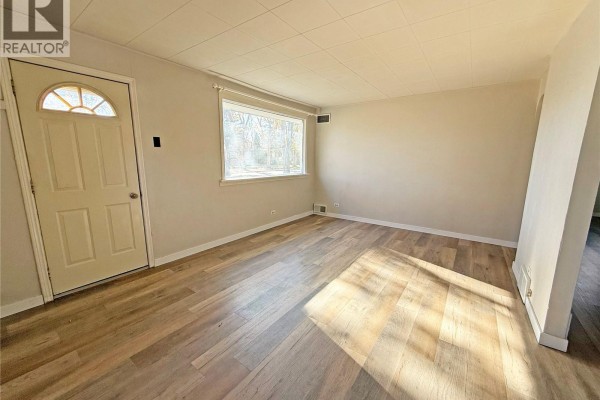 Bedroom - 708 Grandview Street W, Moose Jaw, SK S6H5L6 Photo 3