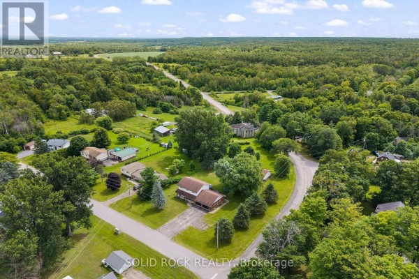 Recreational, Games room - 708 Mckenzie Avenue, Mcnab/braeside, ON K7S3G9 Photo 5