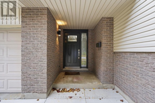 708 Village Green Avenue, London South, ON N6K1H2 Photo 3