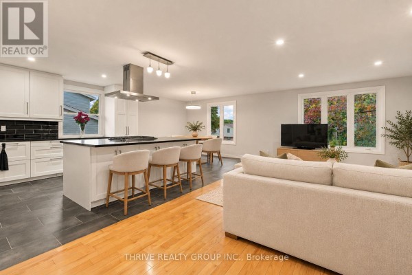 708 Village Green Avenue, London South, ON N6K1H2 Photo 5