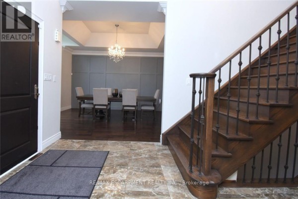 2pc Bathroom - 708 Winston Road, Grimsby, ON L3M4E8 Photo 5