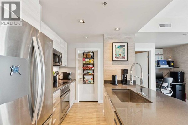 Kitchen - 709, 235 9a Street Nw, Calgary, AB T2N1T7 Photo 4