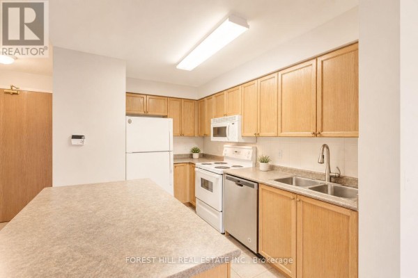 Den - 709 - 17 Michael Power Place, Toronto, ON M9A5G5 Photo 4
