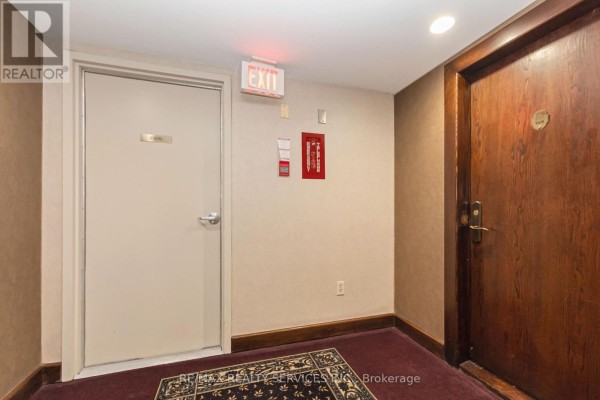 Eating area - 709 - 22 Hanover Road, Brampton, ON L6S5K7 Photo 4
