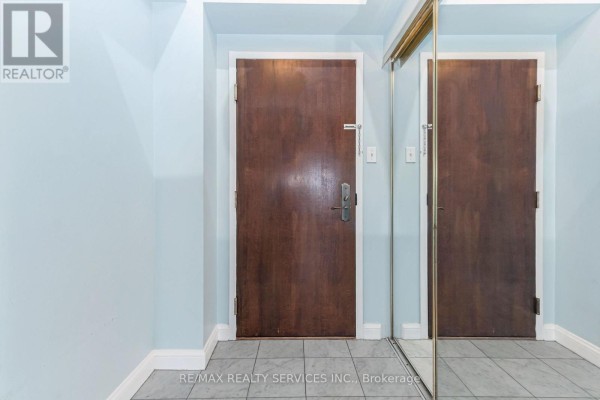 Primary Bedroom - 709 - 22 Hanover Road, Brampton, ON L6S5K7 Photo 5