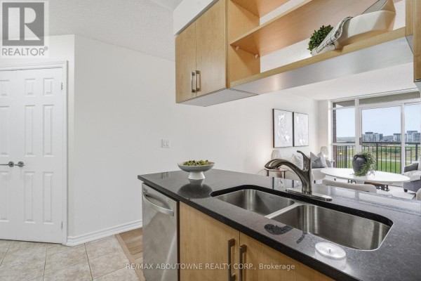 709 - 2391 Central Park Drive, Oakville, ON L6H0E4 Photo 4
