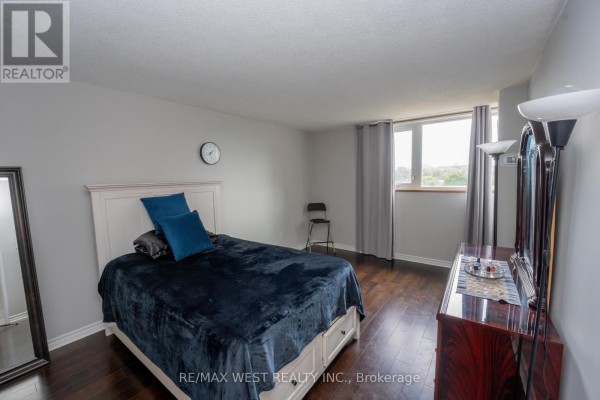 709 - 260 Scarlett Road, Toronto, ON, photo 3