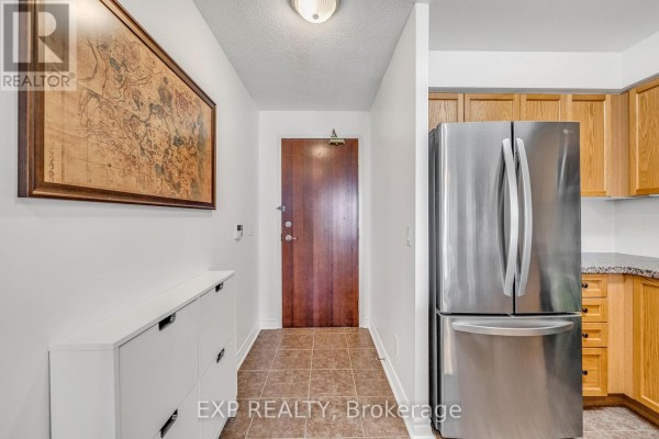 Dining room - 709 - 5 Michael Power Place, Toronto, ON M9A0A3 Photo 4
