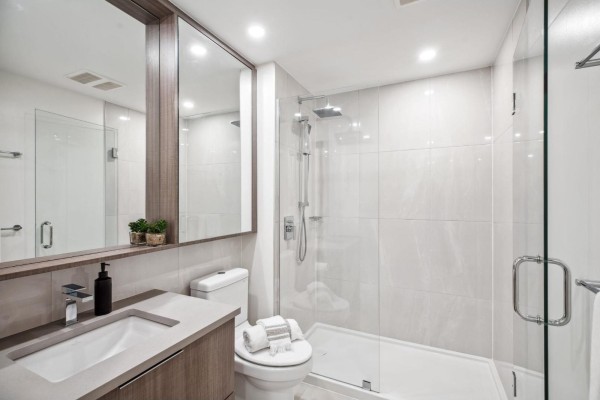 709 13318 104 Avenue, Surrey, BC V3T0R2 Photo 5
