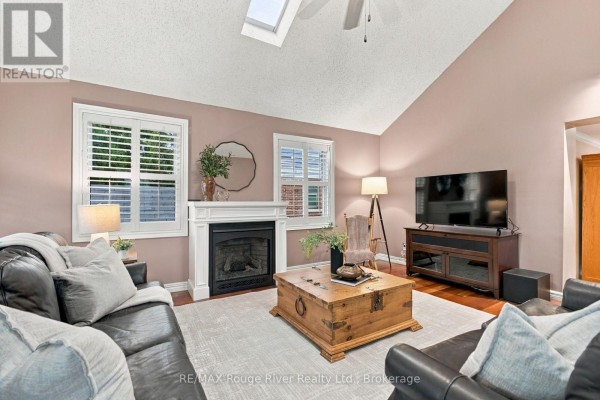 Bedroom - 709 Athol Street, Whitby, ON L1N4A1 Photo 5