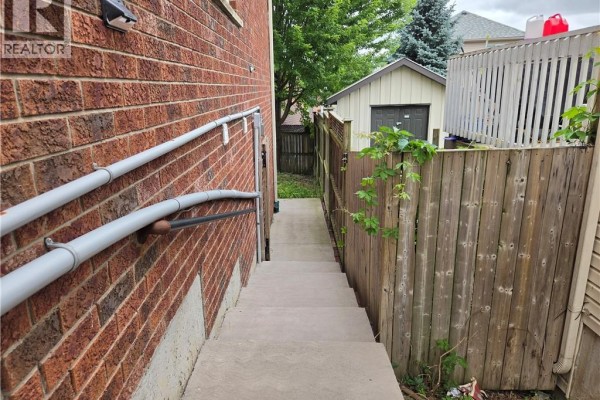 709 Windflower Crescent, Kitchener, ON N2E4B3 Photo 5
