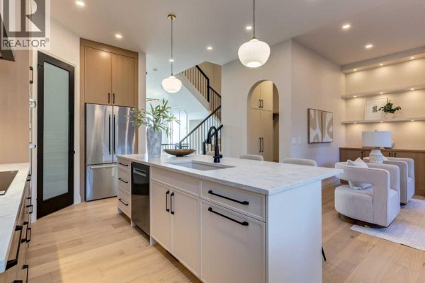 Foyer - 70a Montrose Crescent Ne, Calgary, AB T2E5P4 Photo 4
