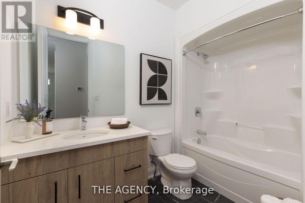 Bathroom - 70d - 582 Seneca Drive, Fort Erie, ON L2A1C2 Photo 5