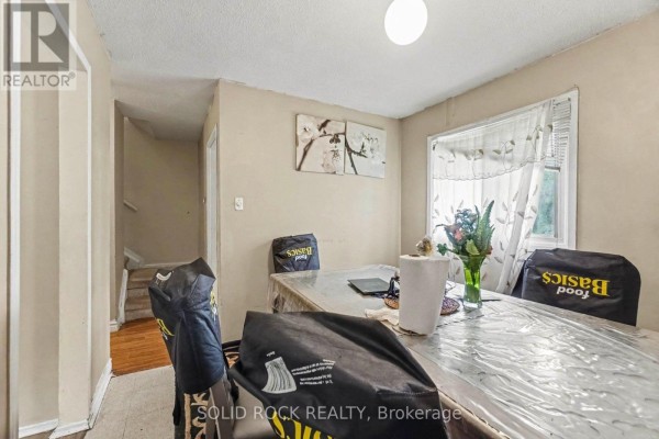Living room - 71 - 1735 Meadowbrook Road, Ottawa, ON K1B4W6 Photo 4