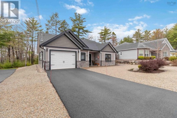71 Acorn Drive, Bridgewater, NS, photo 2