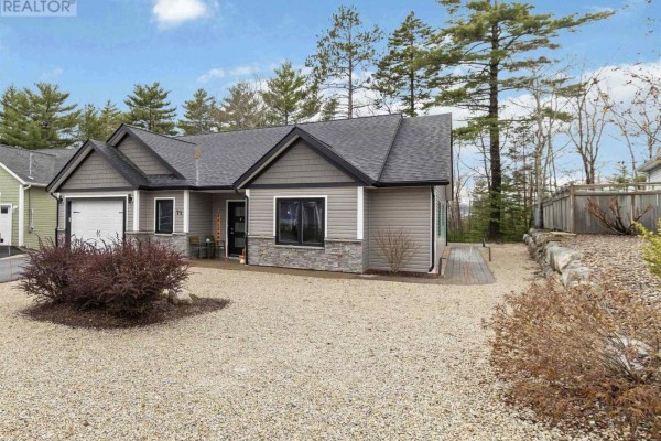 71 Acorn Drive, Bridgewater, NS, photo 3
