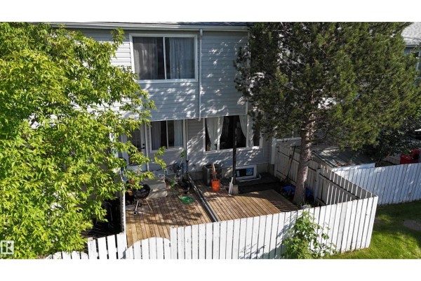 Kitchen - 71 Amberly Co Nw, Edmonton, AB T5A2H9 Photo 2