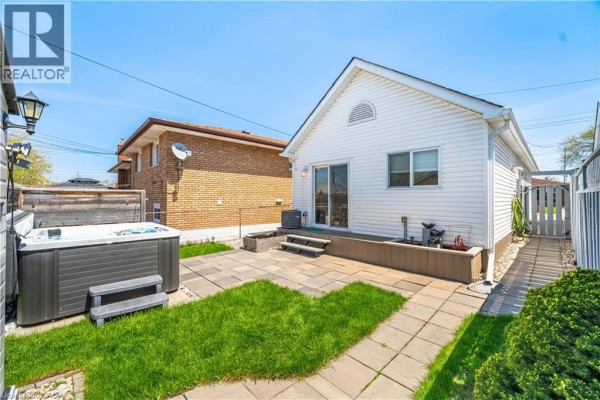 Primary Bedroom - 71 Beland Avenue N, Hamilton, ON L8H6C2 Photo 4