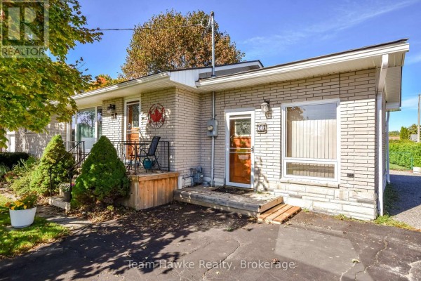 Living room - 71 Edward Street, Penetanguishene, ON L9M1J8 Photo 5