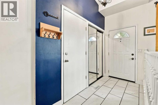 Kitchen - 71 Hawkhill Way Nw, Calgary, AB T3G3A3 Photo 2