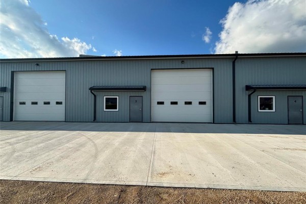 71 Industrial Drive, Steinbach, MB R5G2V2 Photo 4