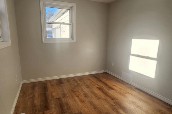 Living room - 71 Lakeshore Road E, Oro Medonte, ON L0L2E0 Photo 5