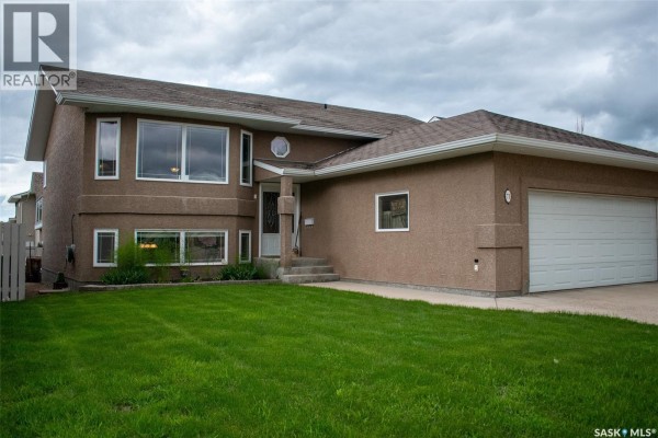 Living room - 71 Longpre Crescent, Prince Albert, SK S6X1C6 Photo 2