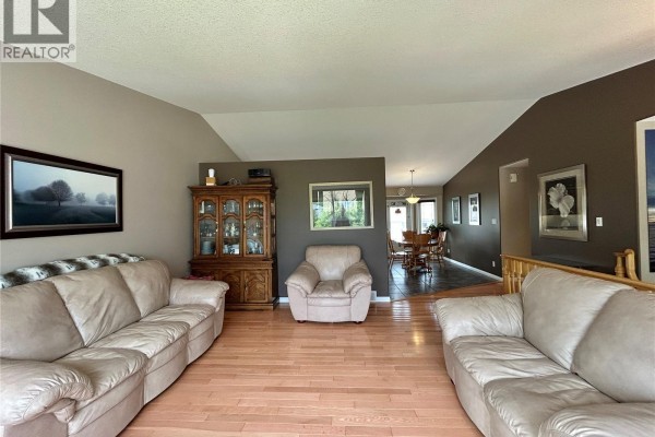 4pc Bathroom - 71 Longpre Crescent, Prince Albert, SK S6X1C6 Photo 4