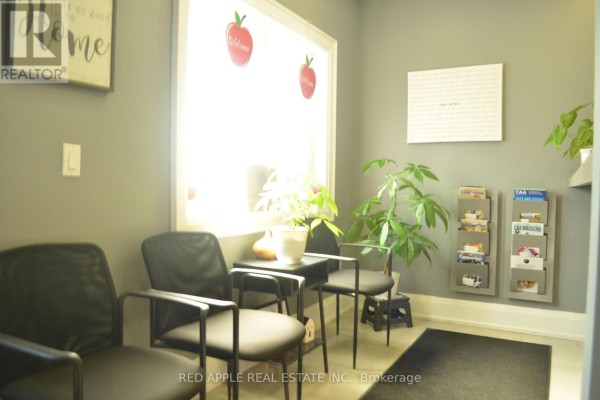 7 - 71 Main Street S, Newmarket, ON, photo 3