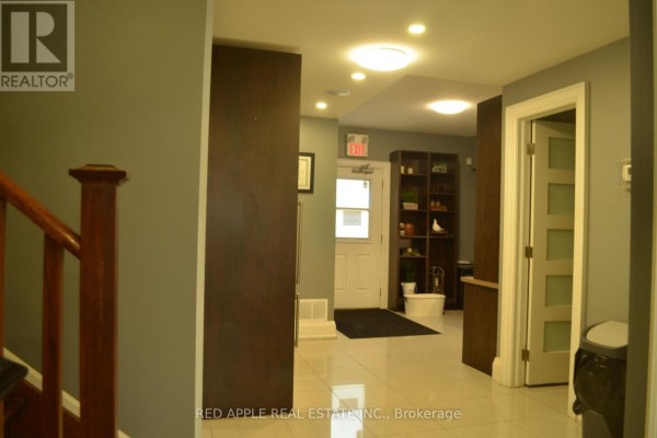 71 Main Street S, Newmarket, ON L3Y3Y5 Photo 4