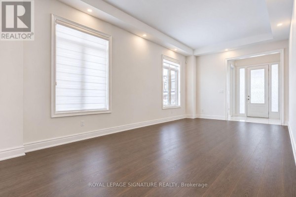 Bedroom 2 - 71 Maple Fields Circle, Aurora, ON L4G3X6 Photo 5