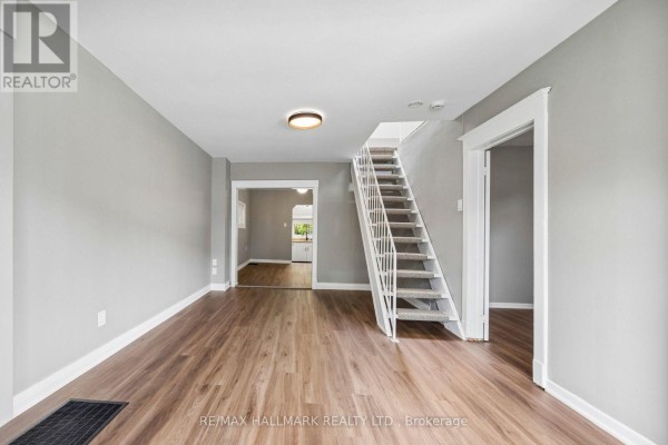 Kitchen - 71 Meighen Avenue, Toronto, ON M4B2H4 Photo 3