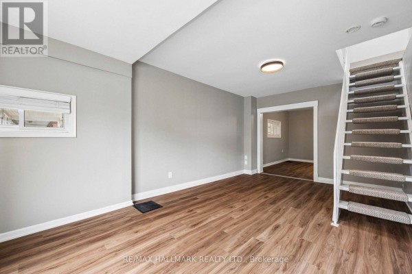 Bedroom - 71 Meighen Avenue, Toronto, ON M4B2H4 Photo 4