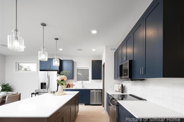 Loft - 71 Nanaimo Crescent, Winnipeg, MB R3Y2H6 Photo 4