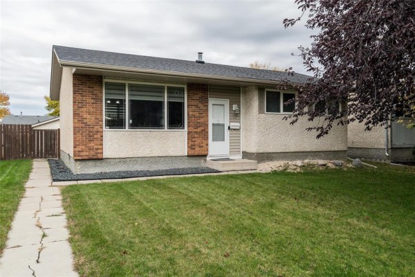 71 Rougeau Avenue, Winnipeg