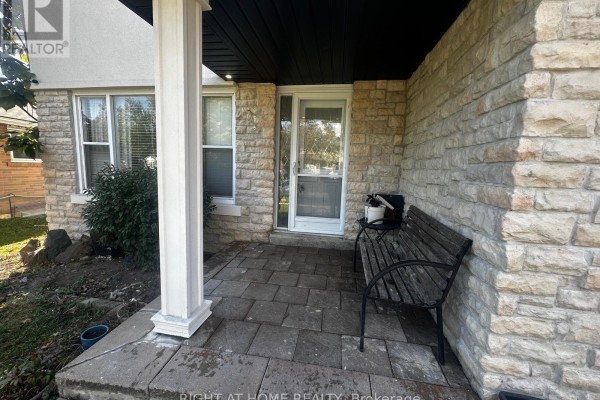 71 Sandrift Square, Toronto, ON M1E4N5 Photo 4