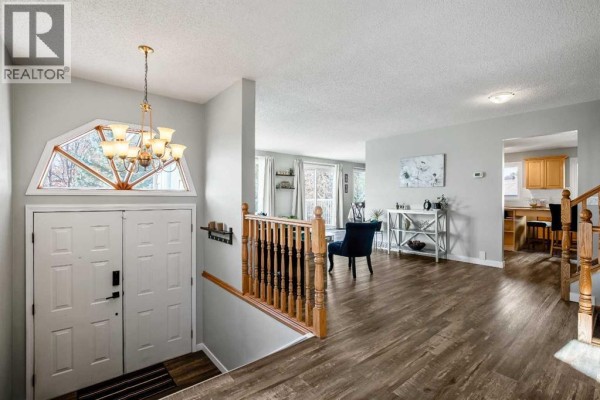 Living room - 71 Strathclair Rise Sw, Calgary, AB T3H1G3 Photo 2