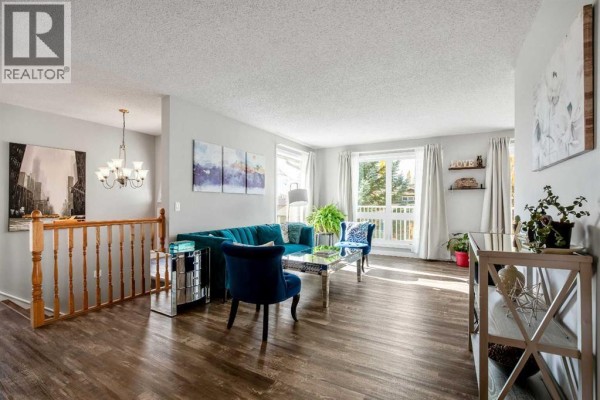 Kitchen - 71 Strathclair Rise Sw, Calgary, AB T3H1G3 Photo 4