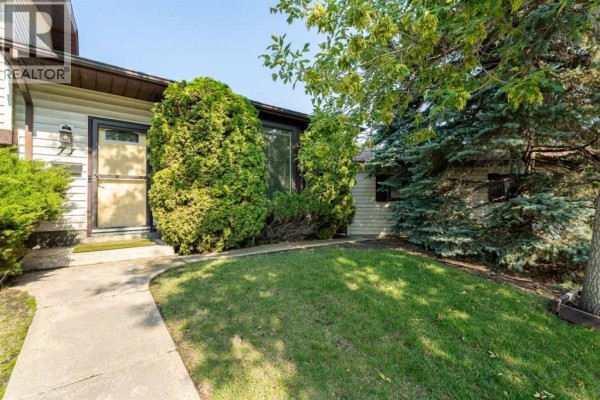 Living room - 71 Templewood Road Ne, Calgary, AB T1Y4B1 Photo 3
