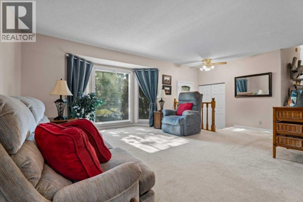 2pc Bathroom - 71 Templewood Road Ne, Calgary, AB T1Y4B1 Photo 5