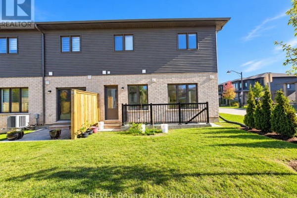 71 #upper - 4552 Portage Road, Niagara Falls, ON L2E6A8 Photo 2