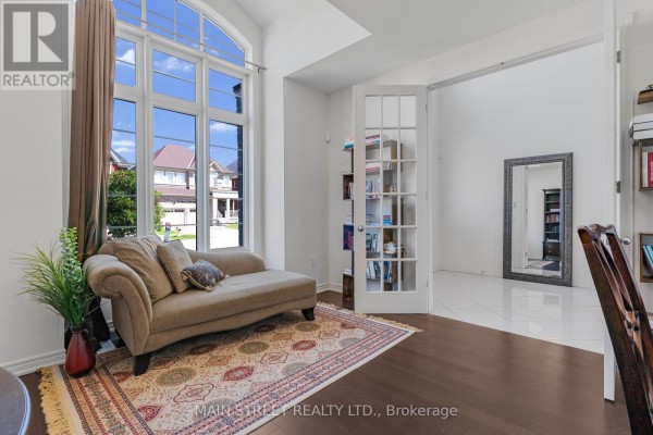 Living room - 71 Vivian Creek Road, East Gwillimbury, ON L0G1M0 Photo 4